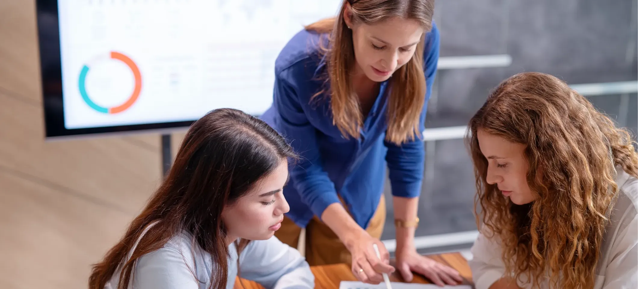 [Featured Image] Three customer experience workers discuss methods for improving the customer journey.