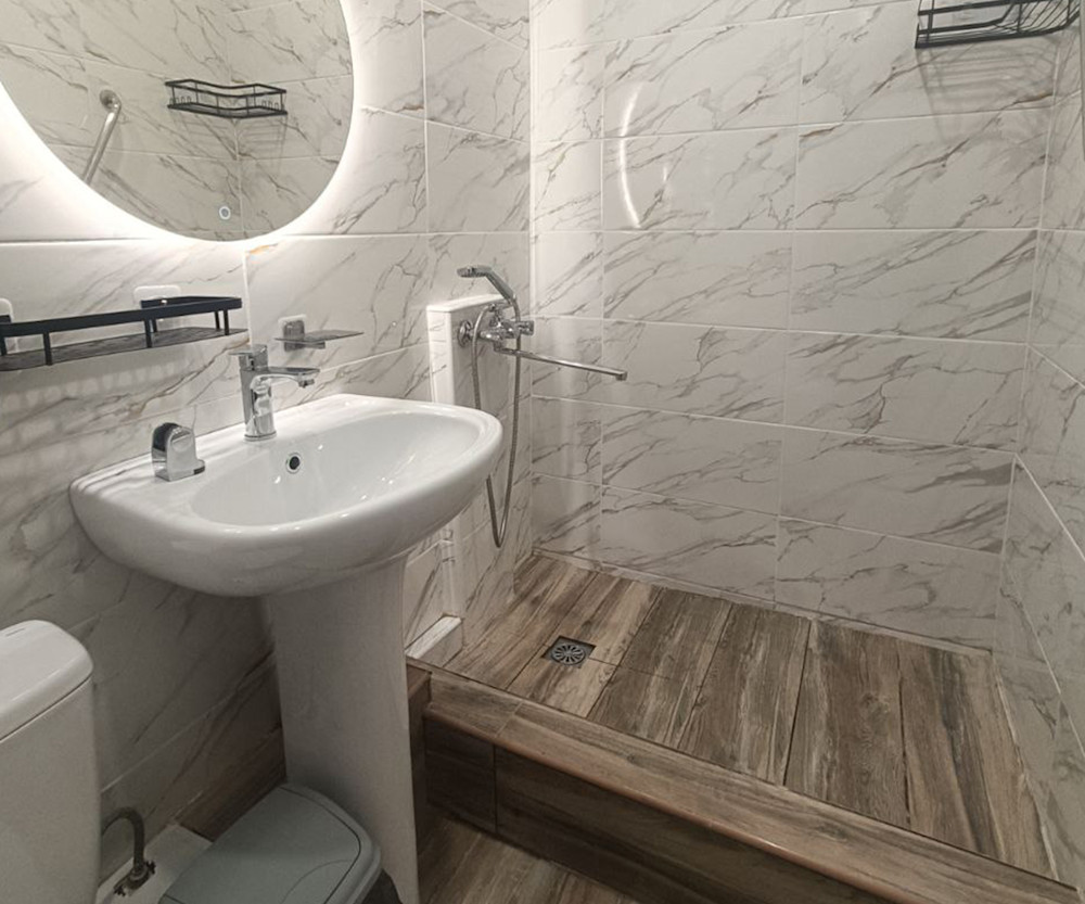 Двухместный однокомнатный 1 категории 2 корпус в санатории Здоровье - душевая