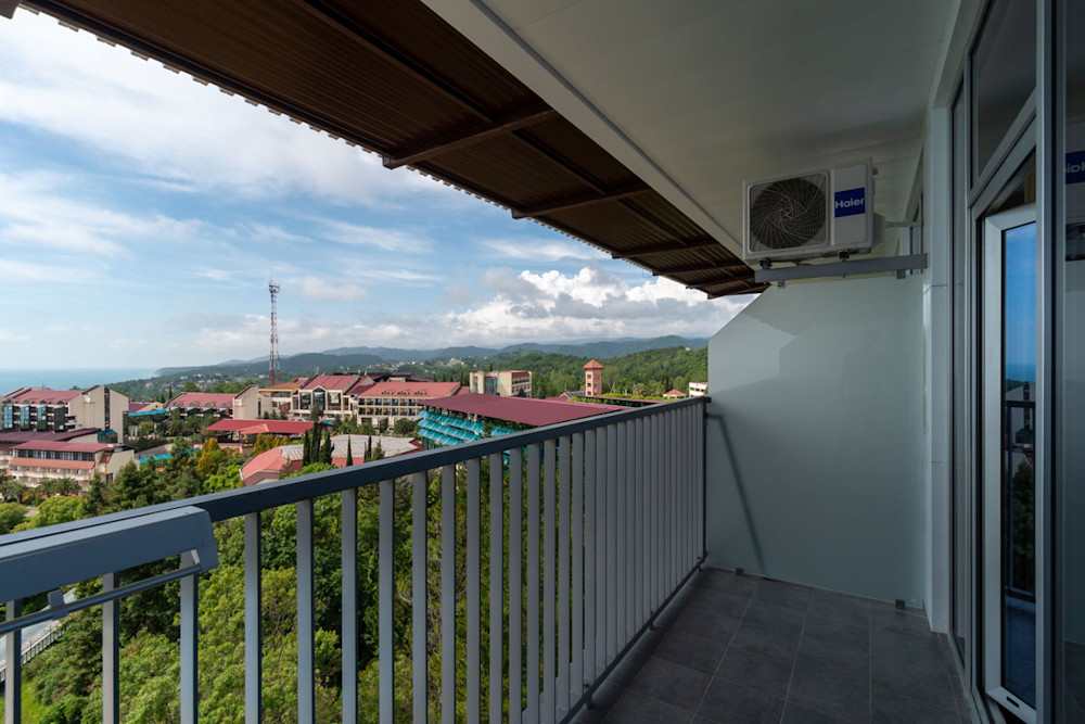 Стандарт с балконом 2-х местный 1-но комнатный (доп.место двухъярусная кровать) в санатории Шексна - вид на город