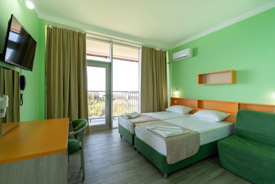 Стандарт ПК с балконом 4-х местный 2-х комнатный в санатории Шексна - кровать