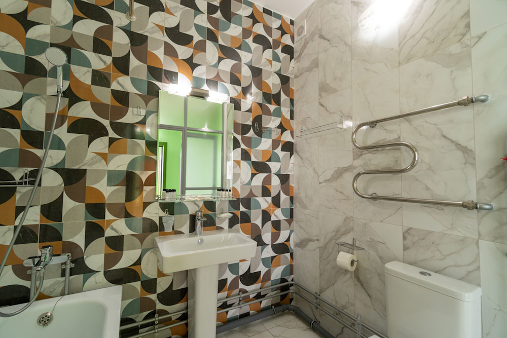 Стандарт с балконом 4-х местный 2-х комнатный в санатории Шексна - ванная комната