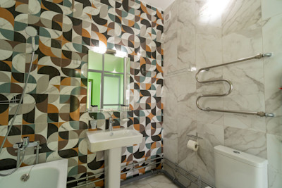 Стандарт с балконом 4-х местный 2-х комнатный в санатории Шексна - ванная комната