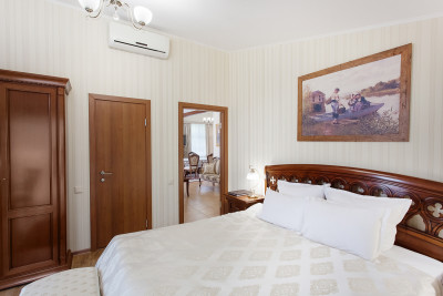 Сюит спальня вид в коридор в спальне санаторий Славяновский истокъ