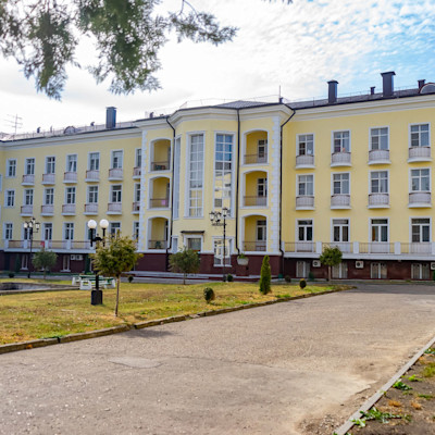 Санаторий им. Сеченова вид на здание санатория