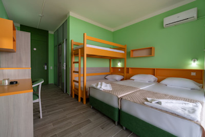 Стандарт с балконом 2-х местный 1-но комнатный (доп.место двухъярусная кровать) в санатории Шексна - общий вид номера