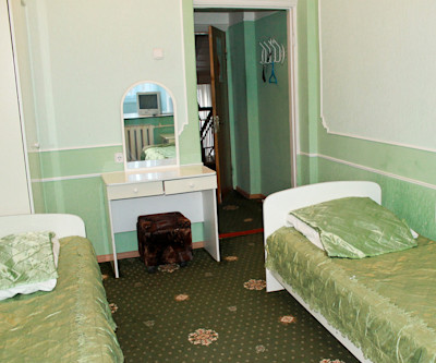 Двухместный однокомнатный 2 категории в санатории Здоровье - кровати