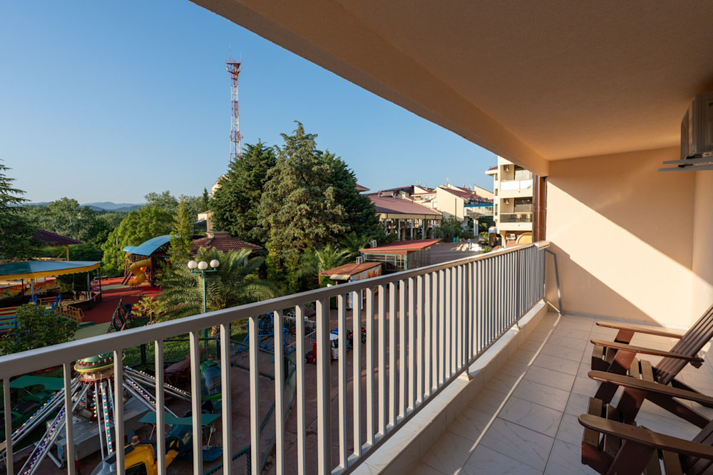 Стандарт с балконом 3-х местный 1-но комнатный в санатории Шексна - вид на город