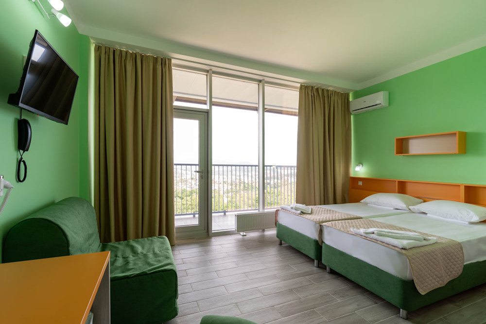 Стандарт с балконом 2-х местный 1-но комнатный в санатории Шексна - общий вид номера