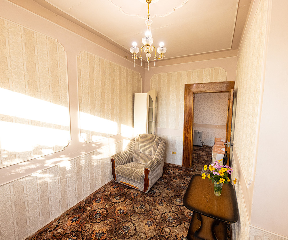 Двухместный двухкомнатный 3 категории 2 корпус в санатории Здоровье - кресло