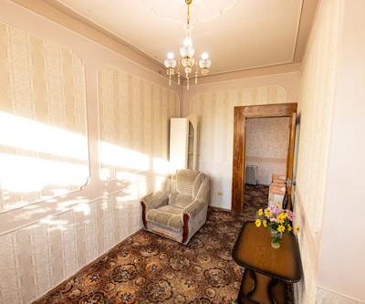 Двухместный двухкомнатный 3 категории 2 корпус в санатории Здоровье - кресло