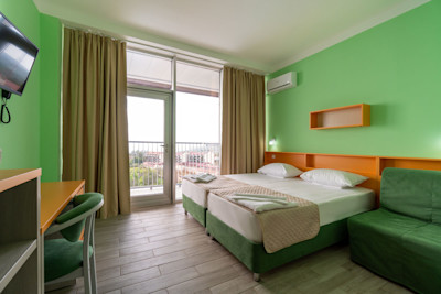 Стандарт с балконом 4-х местный 2-х комнатный в санатории Шексна - общий вид номера