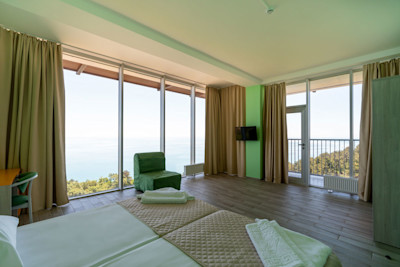 Стандарт ПК с балконом 4-х местный 2-х комнатный в санатории Шексна - панорамные окна