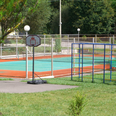 Санаторий Вилла Арнест теннисный корт и спортивные площадки