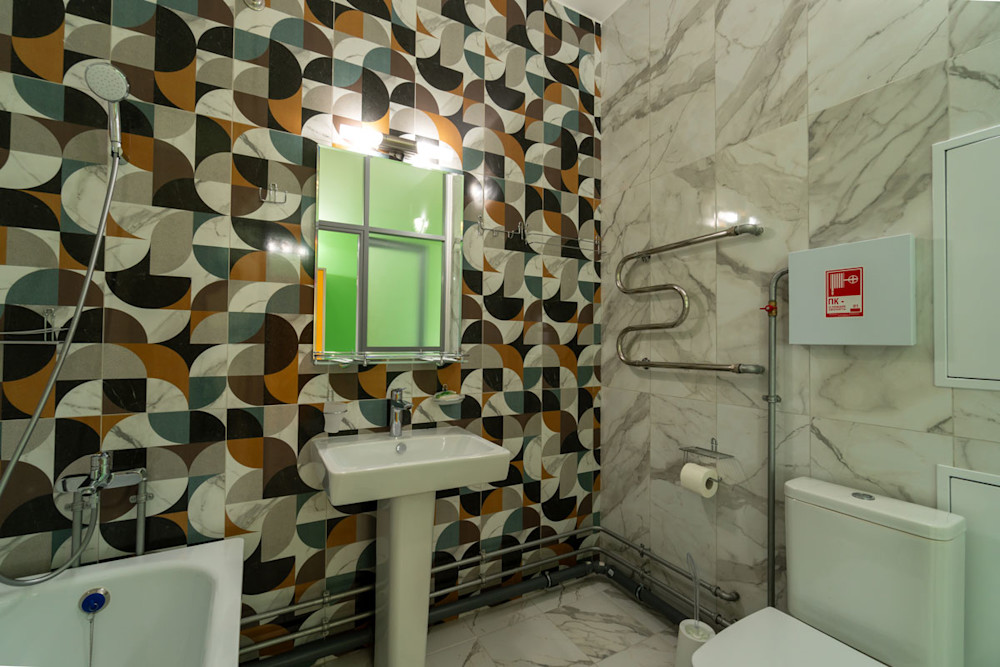 Стандарт с балконом 2-х местный 1-но комнатный в санатории Шексна - ванная комната