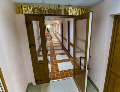 Лечение в санатории Русь, вход в лечебный корпус
