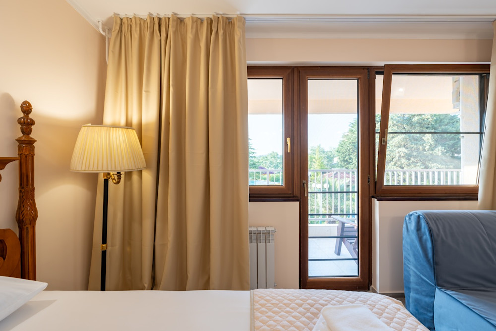 Стандарт с балконом 3-х местный 1-но комнатный в санатории Шексна - вид из номера