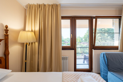 Стандарт с балконом 3-х местный 1-но комнатный в санатории Шексна - вид из номера