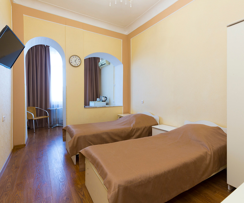 Двухместный однокомнатный 1 категории 1 корпус в санатории Здоровье - кровати