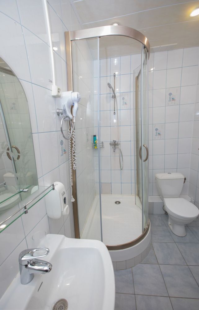 Вилла Арнест Кисловодск - семейный главный корпус, ванная комната
