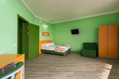 Стандарт с балконом 4-х местный 2-х комнатный в санатории Шексна - кровати в номере