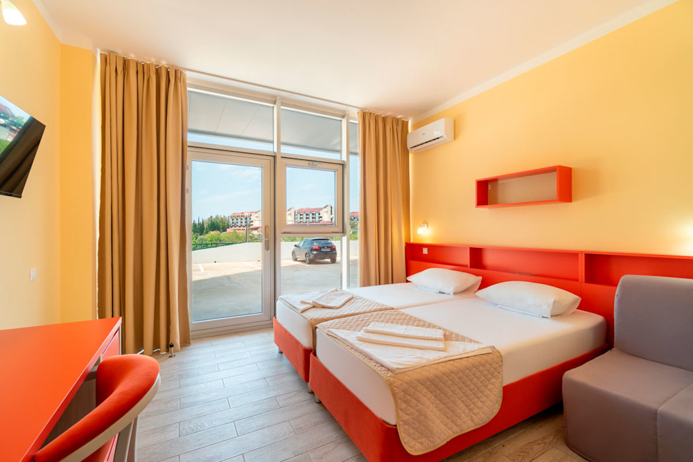 Стандарт без балкона 4-х местный 2-х комнатный в санатории Шексна - вид из номера