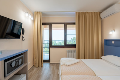 Стандарт с балконом 2-х местный (без доп. мест) в санатории Шексна - вид из номера