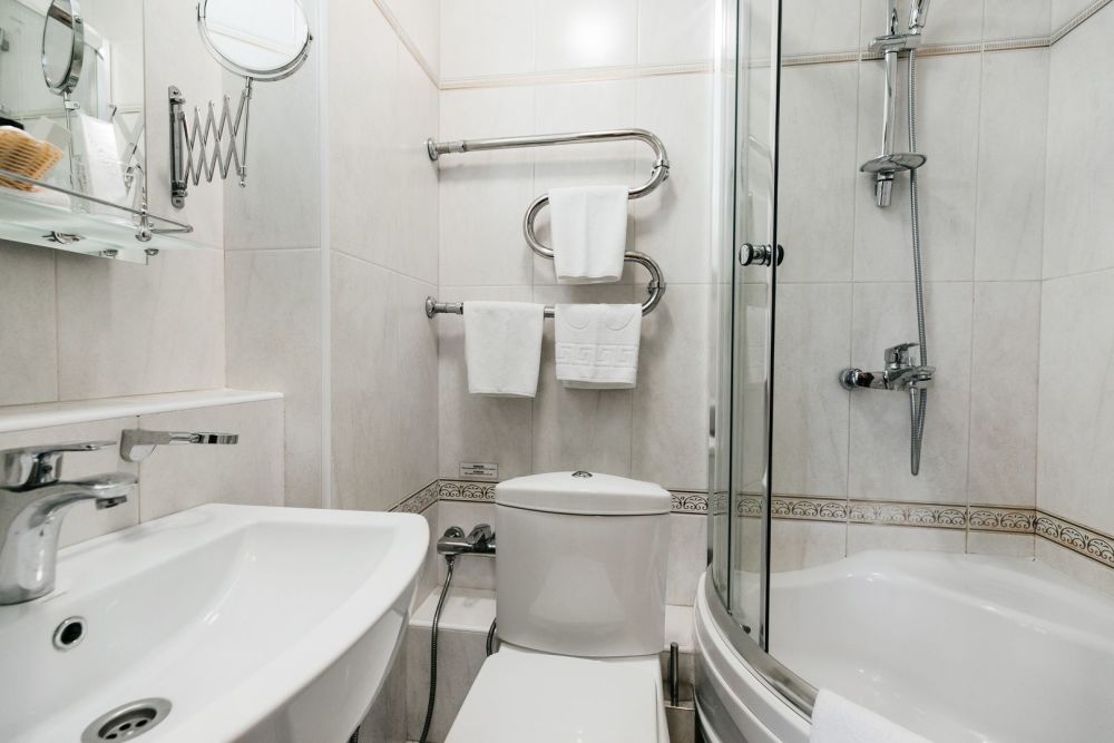Номер стандарт в санатории Славяновский Исток - ванная комната
