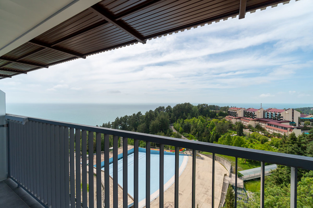 Стандарт с балконом 2-х местный 1-но комнатный (доп.место двухъярусная кровать) в санатории Шексна - вид на море