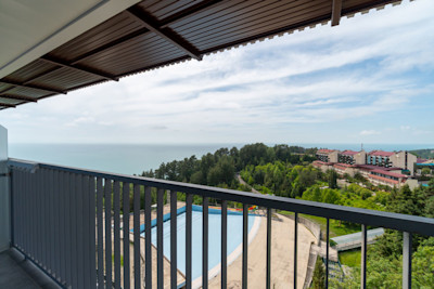 Стандарт с балконом 2-х местный 1-но комнатный (доп.место двухъярусная кровать) в санатории Шексна - вид на море