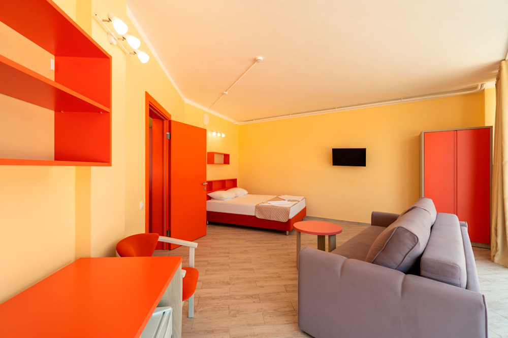 Стандарт без балкона 4-х местный 2-х комнатный в санатории Шексна - кровати в номере