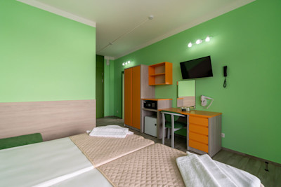 Стандарт с балконом 4-х местный 2-х комнатный в санатории Шексна - телевизор