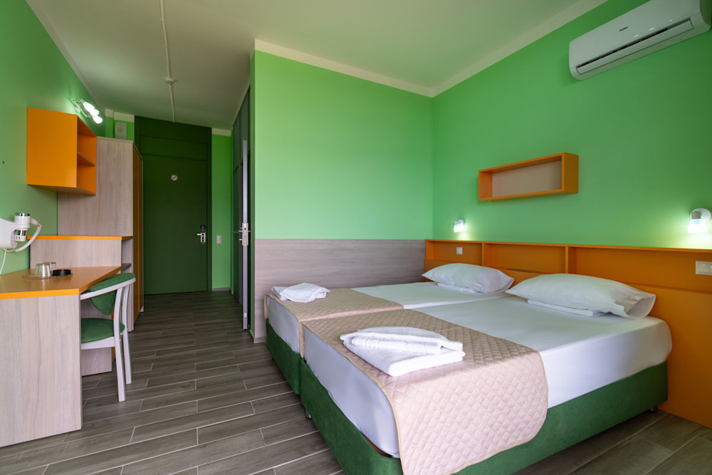 Стандарт с балконом 2-х местный (без доп. мест) в санатории Шексна - общий вид