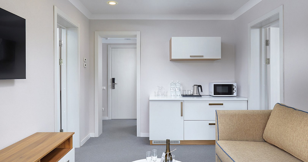 Family suite sea view Alean Family Sputnik Чайная зона