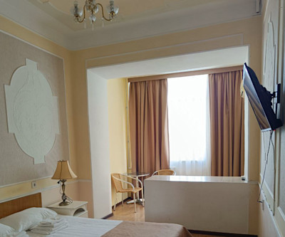 Люкс 2-комнатный 2-местный 1 корпус в Здоровье - вид на окно