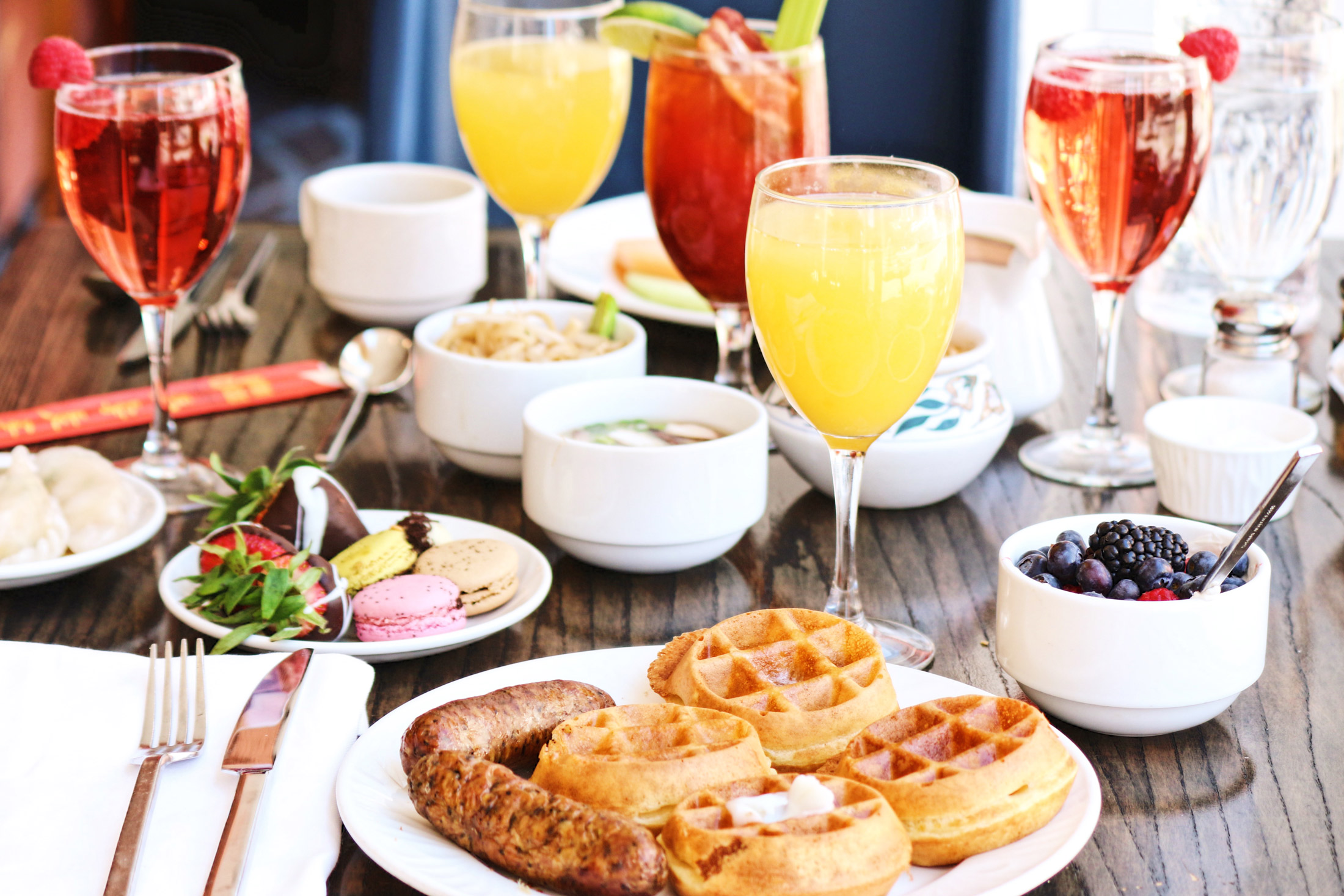 Boozy brunch outlet near me