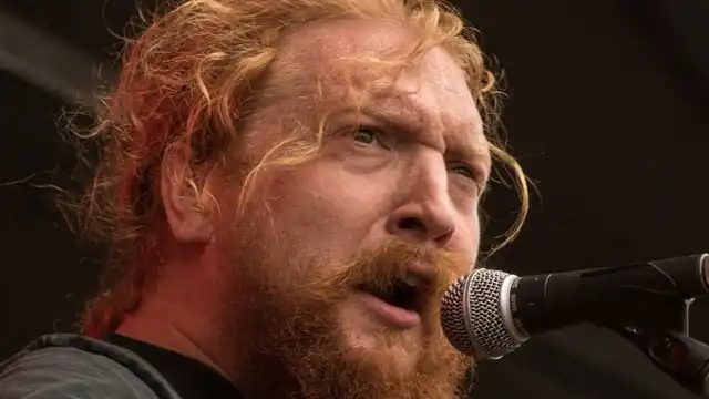 Thumbnail: Tyler Childers by Roberta (CC BY 2.0)