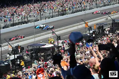 pace lap indianapolis 500 by Zach Catanzareti Photo (CC BY 2.0)