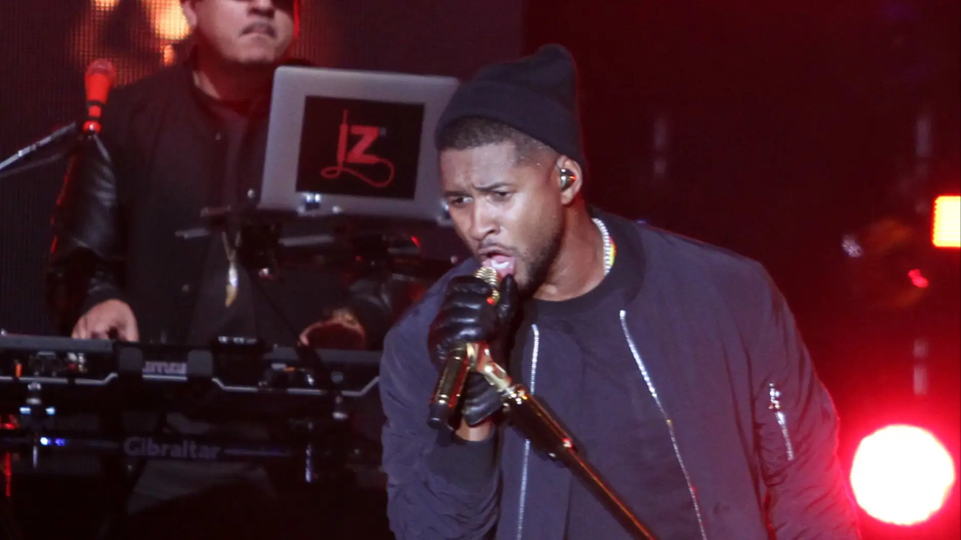 Usher performing in New Olreans, Louisiana for the Allstate Sugar Bowl Fan Fest, December 2015 by Tammy Anthony Baker (CC BY 2.0 DEED)