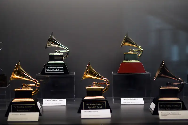Grammy Awards, Grammy Museum Edited 2020 by Mic JohnsonLP (CC BY 2.0)
