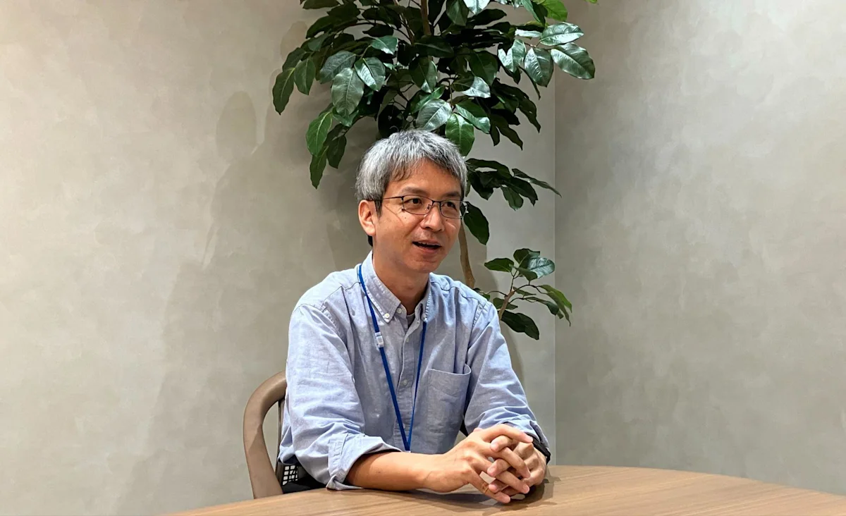 取材に応じる笠原拓児氏