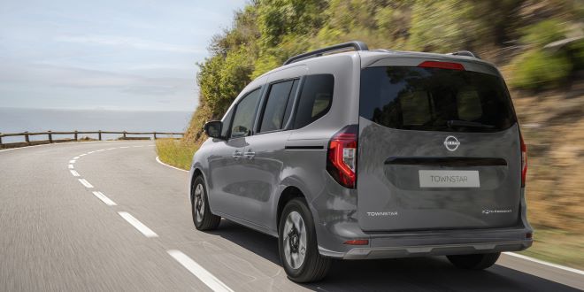 Den Nissan Townstar gibt es als Benzin- oder Elektovariante.