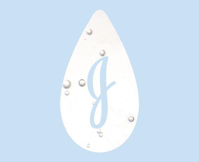  Johnson's® baby teardrop logo