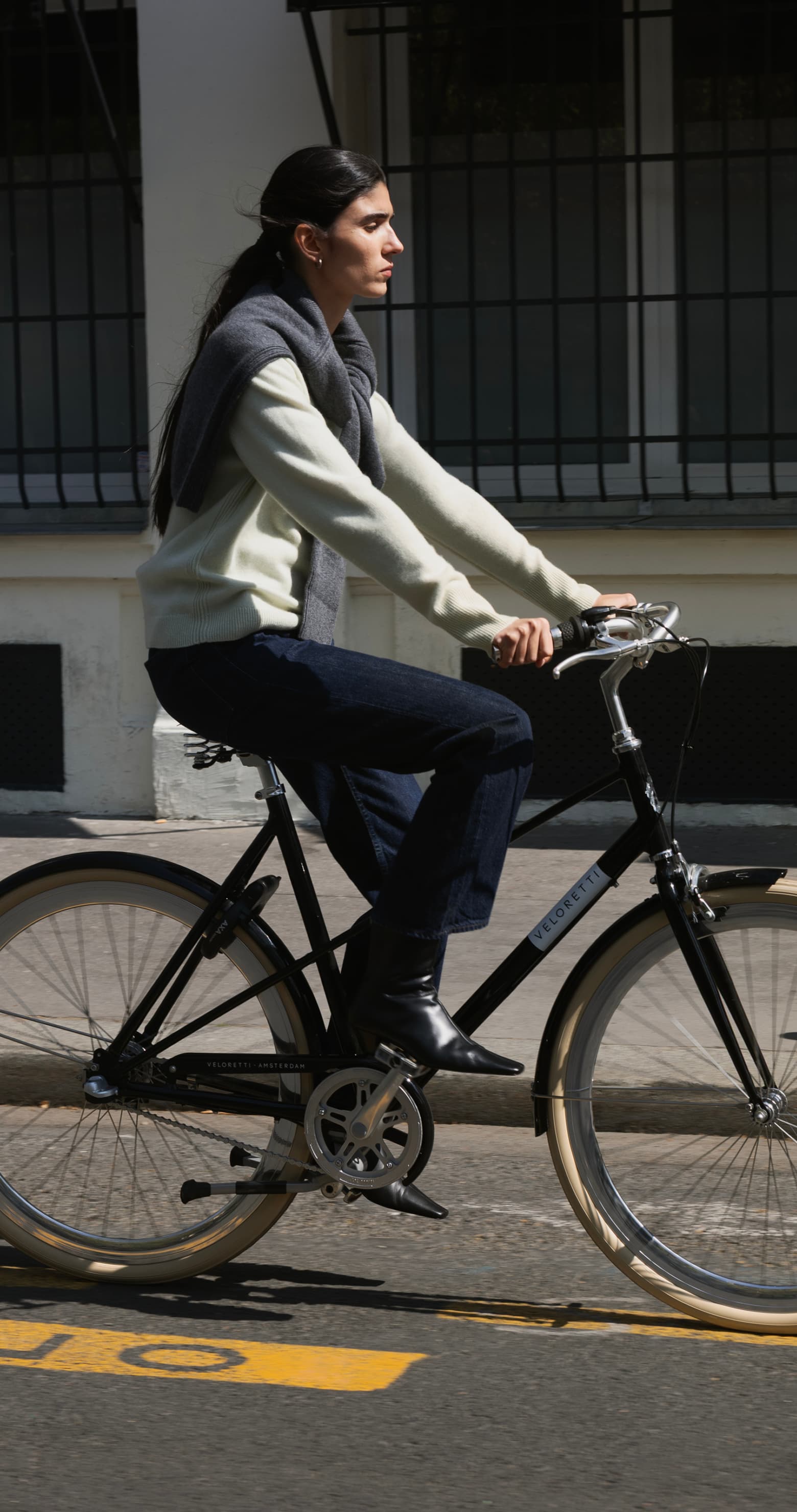 City bike with step-through frame | Lightweight frame