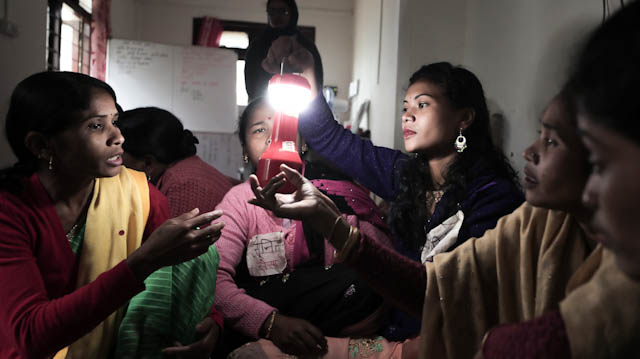 Women analyzing a sunlamp