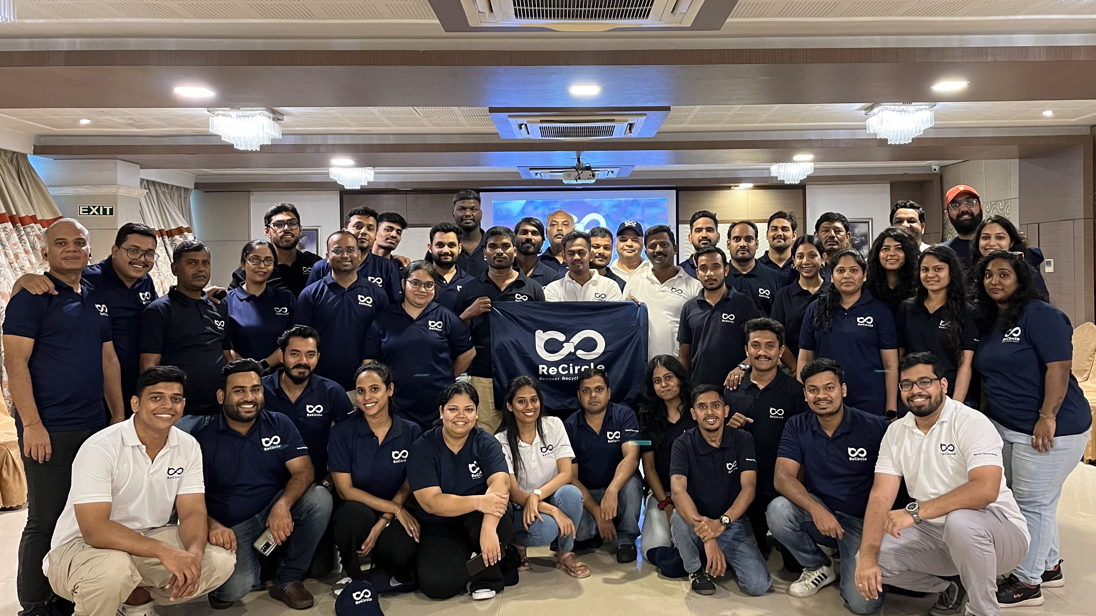 Re Circle team image