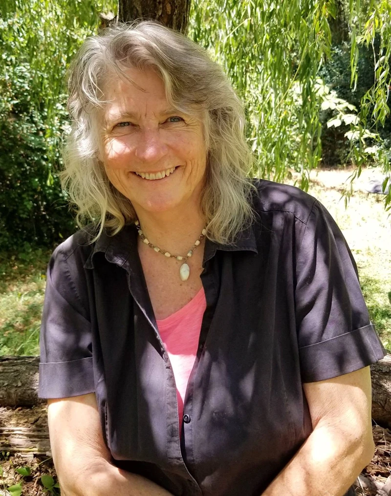 Diane Pendola headshot