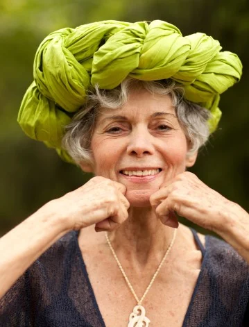 Ruthy-Alon-with-crown