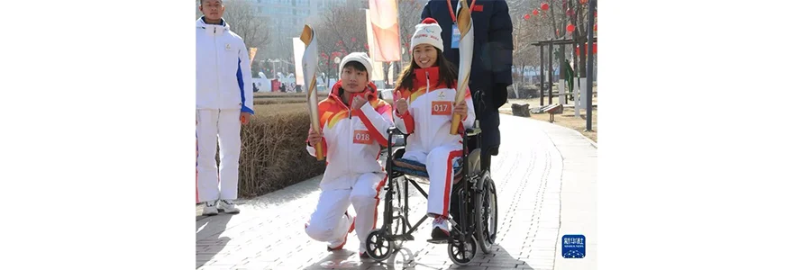 宝洁中国先锋计划”优秀大学生代表作为火炬手与2022北京冬残奥会运动员一起传递火炬