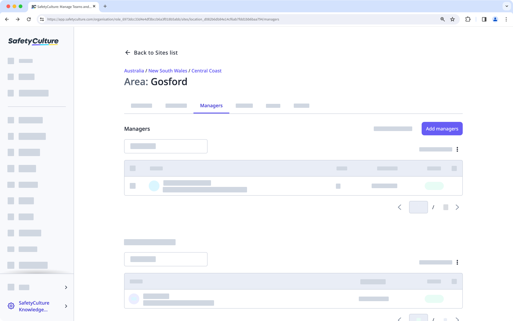 Añada un usuario como administrador a un sitio a través de la aplicación web.