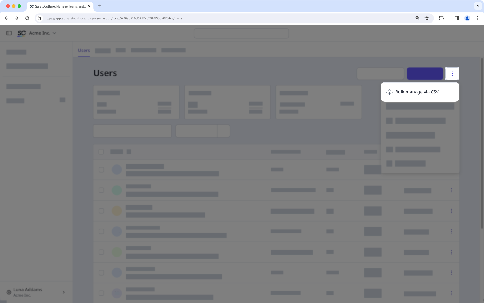 Cliquez sur le menu à trois points en haut à droite de la page. Sélectionnez « Gestion groupée via CSV ».